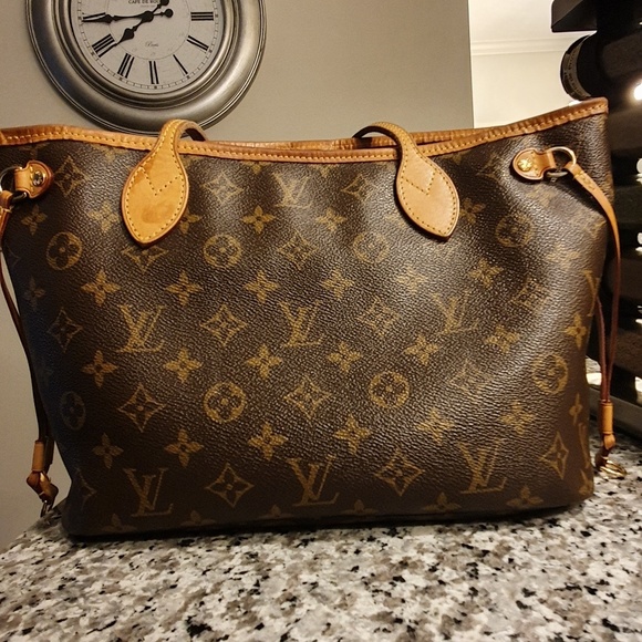Authentic Louis Vuitton Neverfull - Picture 1 of 8